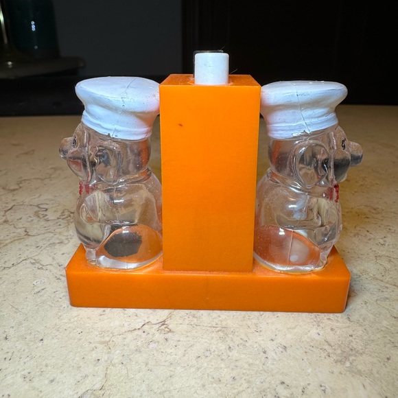 Vintage Salt and Pepper shakers - Picture 4 of 11